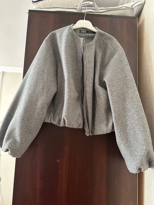 Сірий бомбер Zara