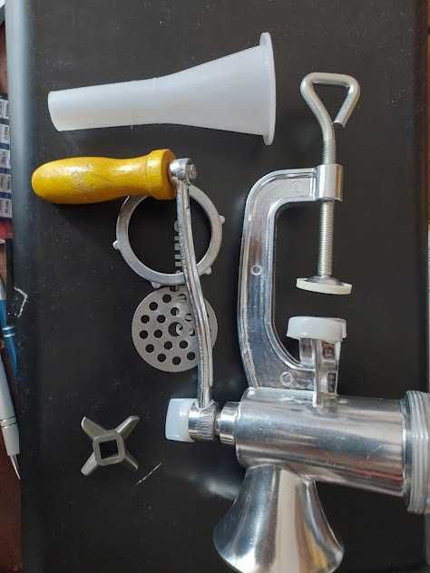 Maszynka do mielenia mięsa, maku itp.