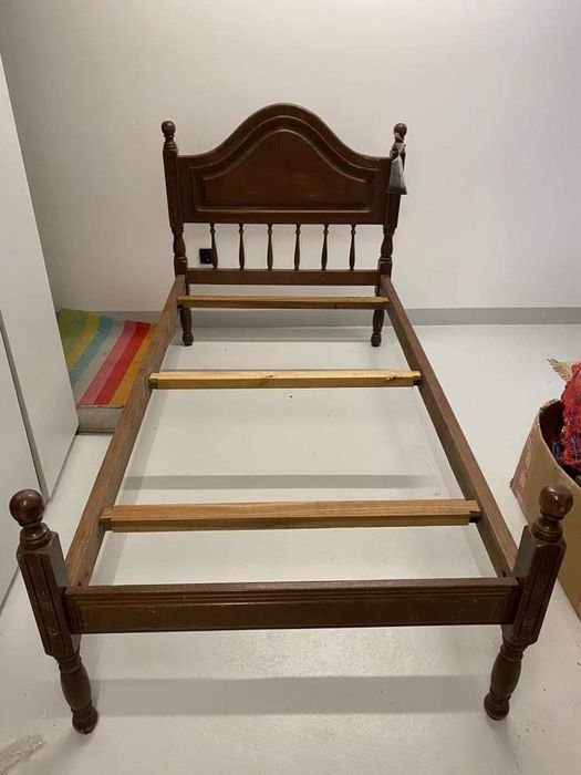 Cama de Solteiro Madeira Maciça