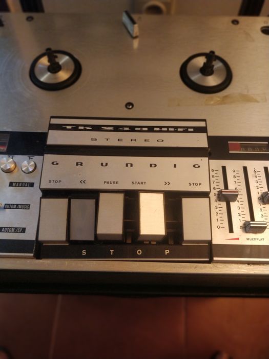 Gravador de Fita Grundig