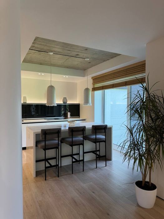 Продаж будинку з басейном ЦЕНТР поруч з театром