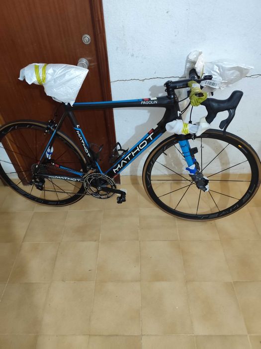 Bicicleta de carbono de estrada