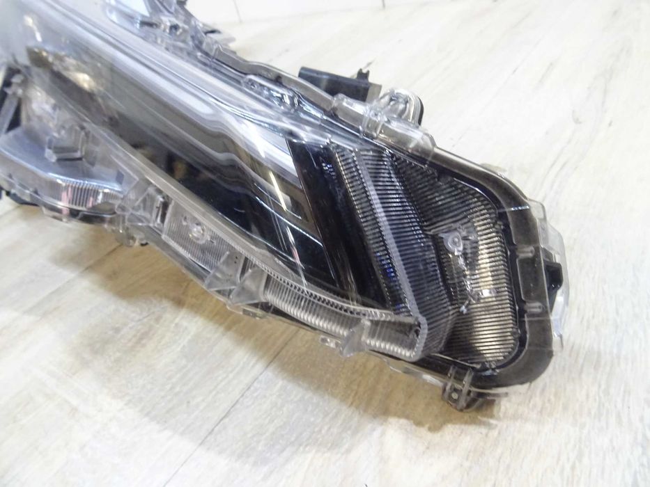 TOYOTA COROLLA E21 LIFT Lampa prawa przód przednia FULL LED 8111012N70 LLU