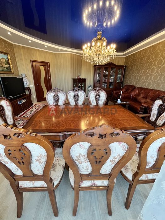 Продам 4-комнатную квартиру в центре Днепра