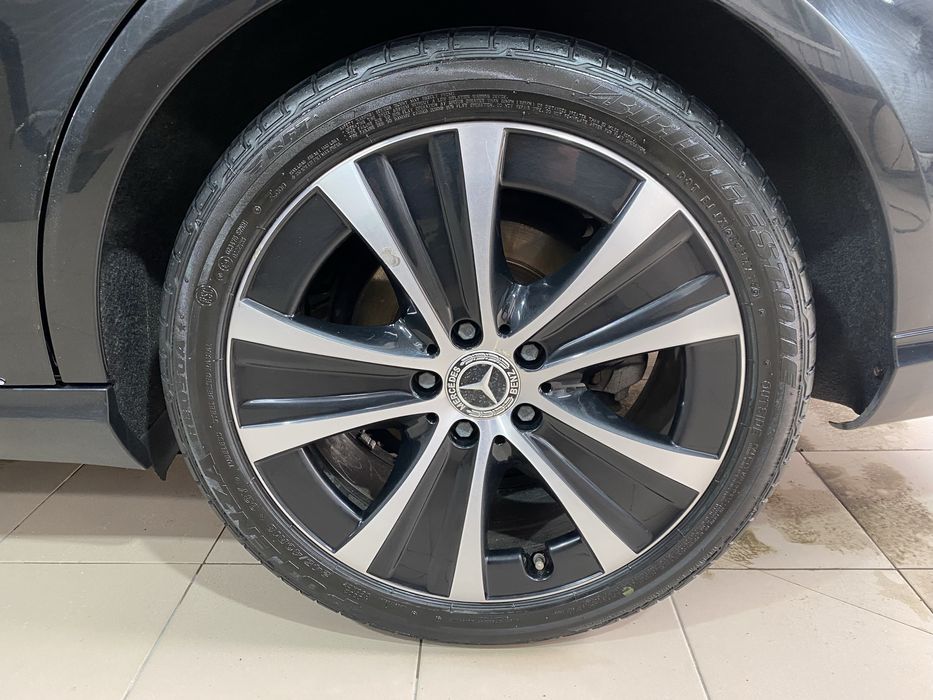 Продаєтся автомобіль Mersedes Benz E300 Hybrid W212 2013г в
