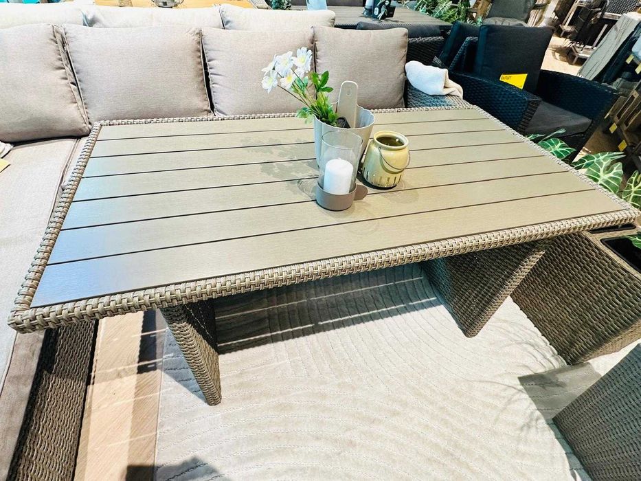 MESA de JARDIM em Madeira Artificial e RATTAN Sintético