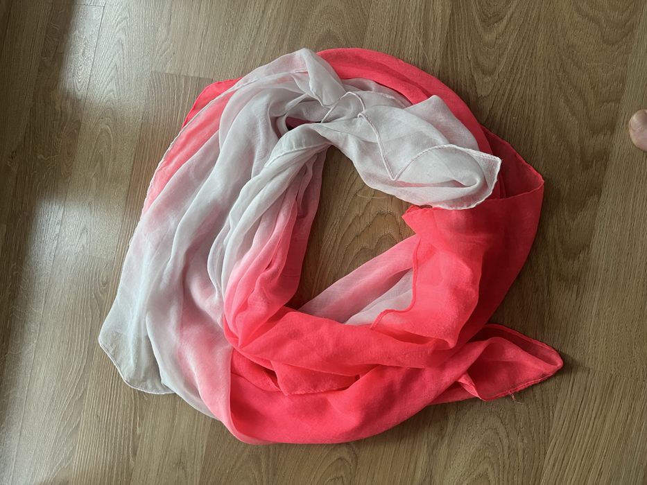 Lekki szal biało różowy neonowy
