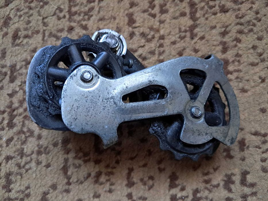 Przerzutnik tylny Shimano Altus