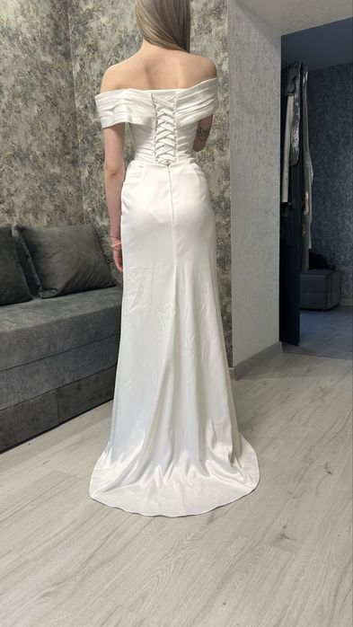 Продаю випускну / весільну сукню.