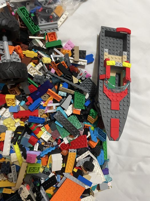 Varias peças de lego