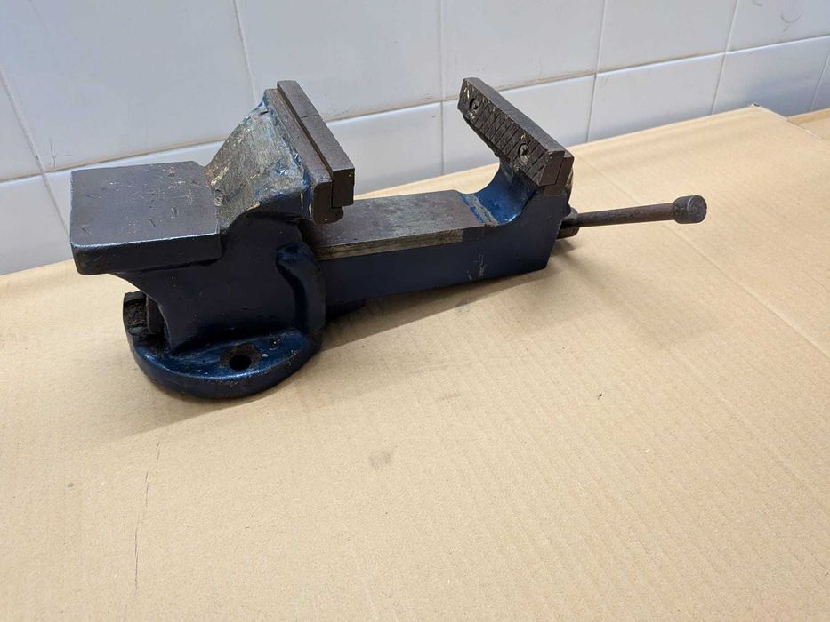 Torno de bancada, com bigorna