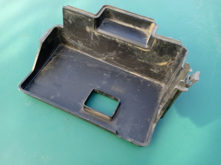 Кришка акумулятора Форд Фокус мк1