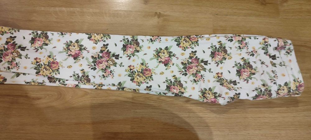 Spodnie jeansowe damskie 40 w kwiaty