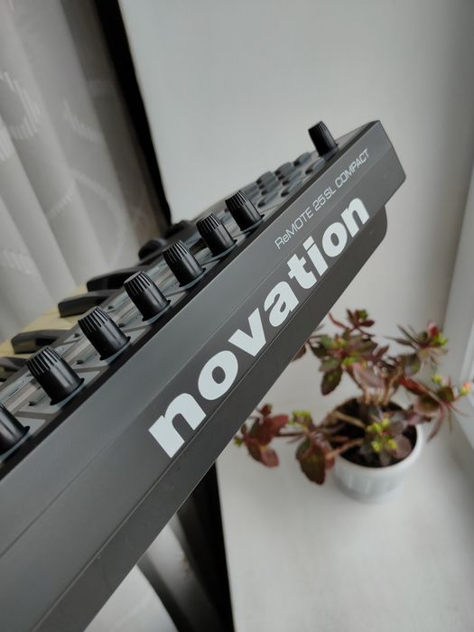 Миди клавиатура novation remote 25 sl compact миди контроллер midi key