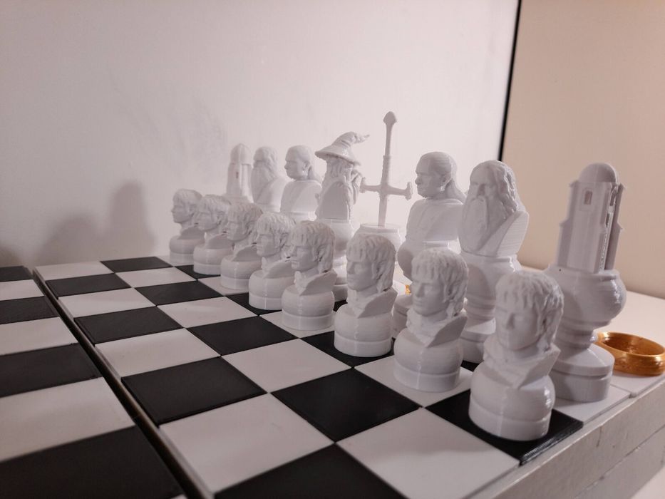 Продам шахи тематика "Володар кілець"