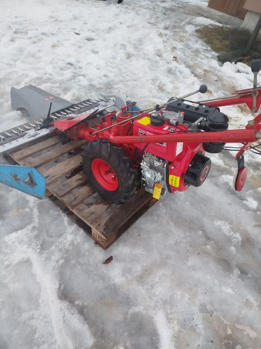 Продам чеську косарку MF70 дизель