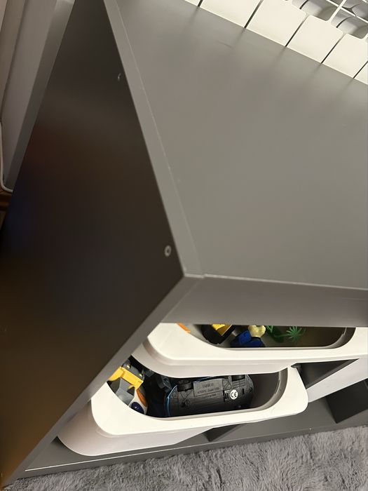 Regał Ikea TROFAST z pojemnikami