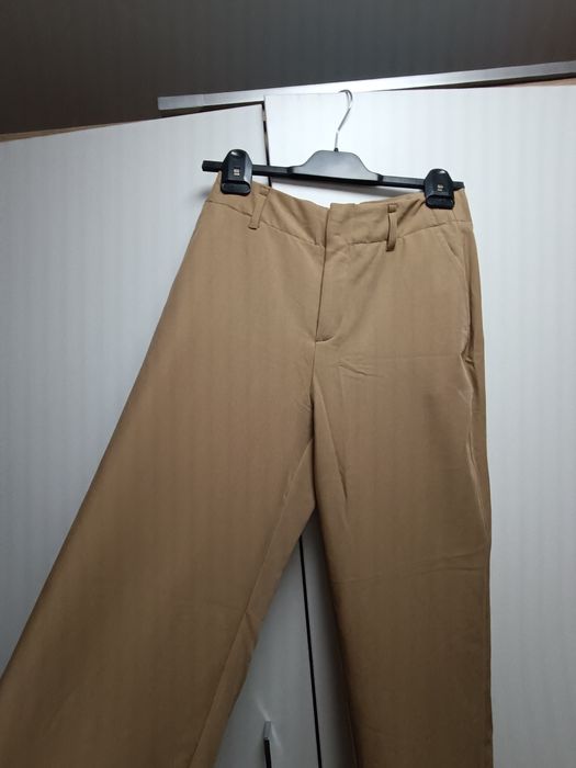 Spodnie brązowe Stradivarius