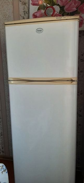 Продам холодильник Снайге двухкамерный