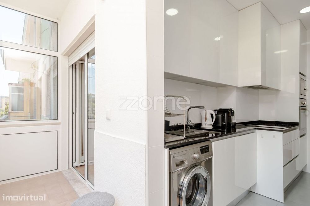 Apartamento T2 Totalmente Remodelado Junto Hospital da Cruz Vermelha