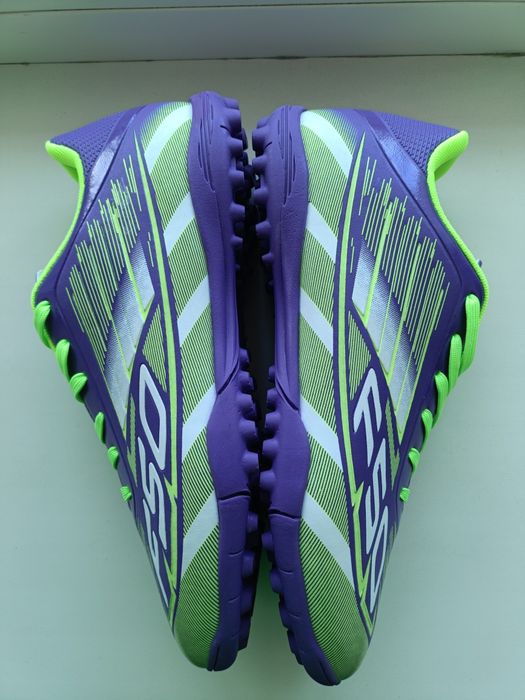 Бутси сороконіжки копочки футзалки / бутсы сороконожки