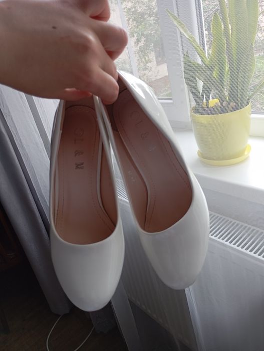 Туфлі молочні на каблуці