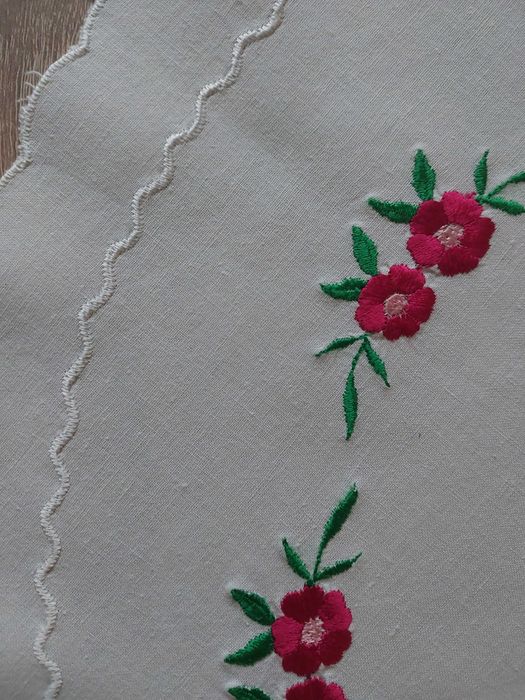 Serwetka haftowana średnica 44 cm