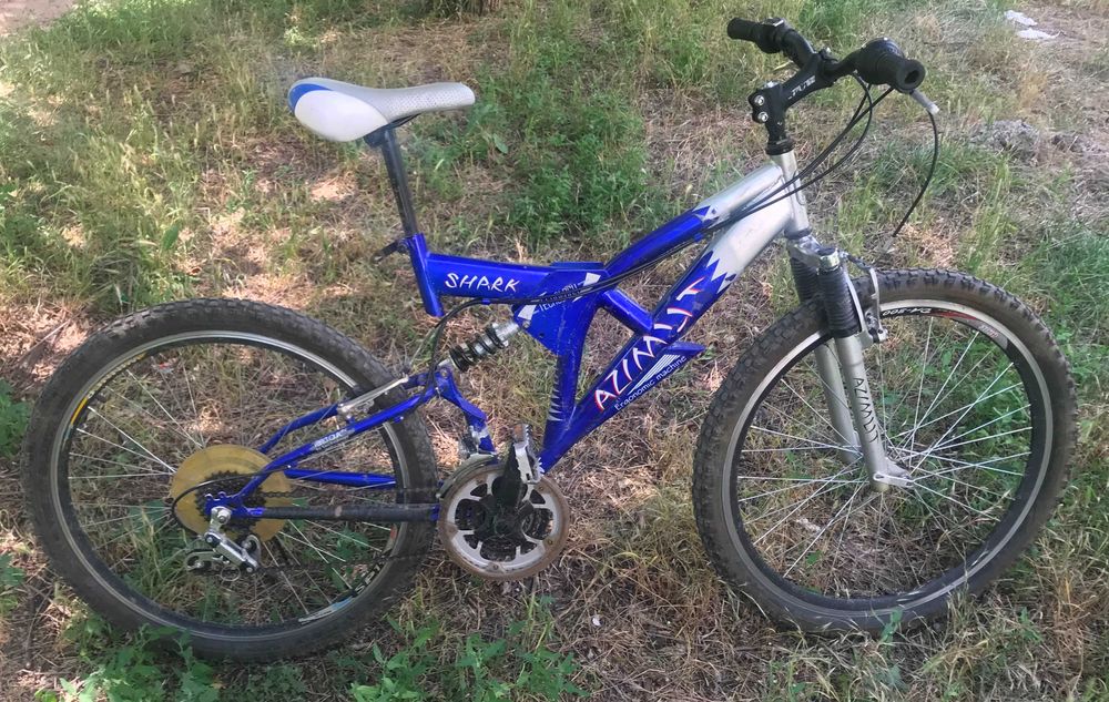 Azimut Shark двопідвіс