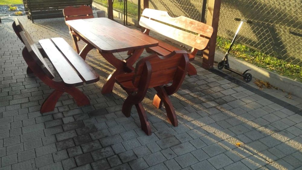 Zestaw solidnych mebli ogrodowych