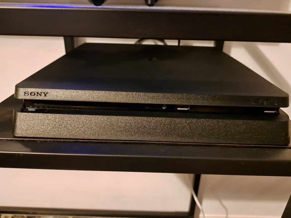 Playstation 4 PS4 Slim 1TB