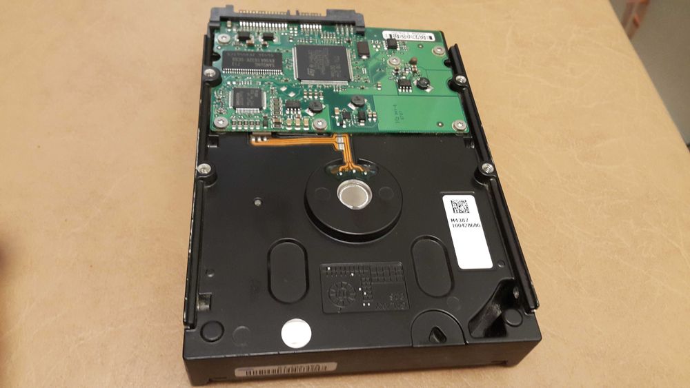 Жосткий диск  *Seagate*  Barracuda 7200.10   320 Gbyes.