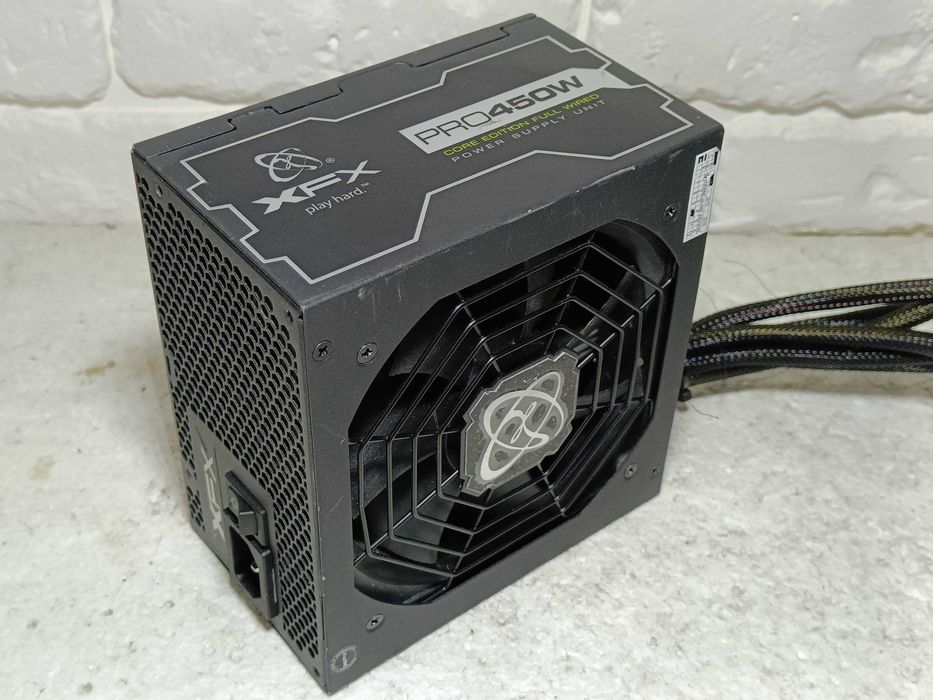 Блок живлення XFX PRO 450W 80 PLUS BRONZE 8pin GPU 8pin CPU на ПЛОМБІ!