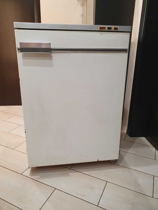 Продам б/у морозильну камеру