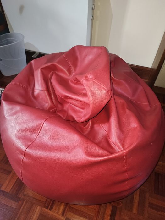 Pouf vermelho tipo couro