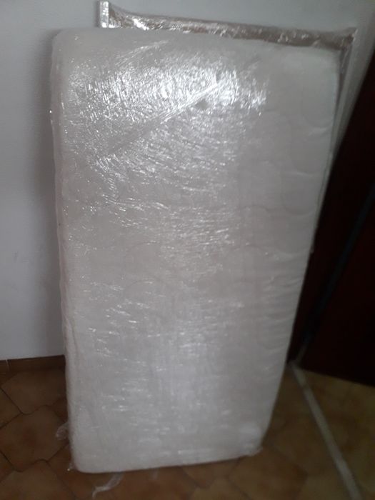 Cama bebé lacada branca