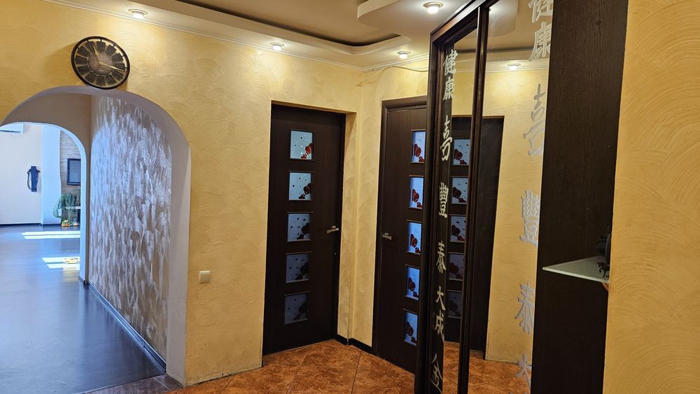 Продам 3х комнатную квартиру на 4 мкр с АО(газ)с хорошим ремонтом