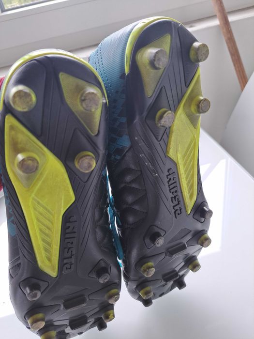 Chuteirasrelvado da Kipsta para futebol ou rugby