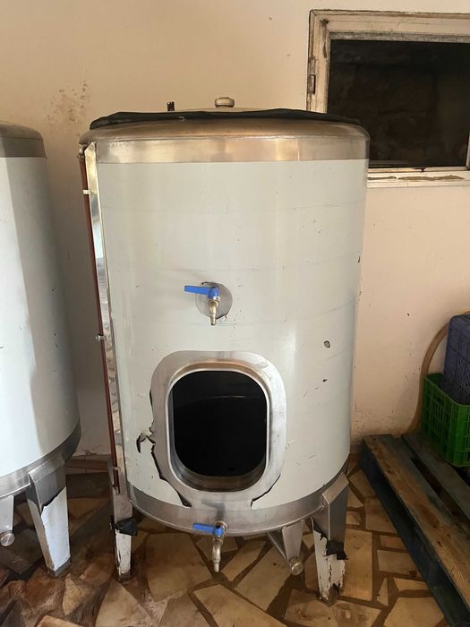 Cubas em inox (250 e 550 litros)
