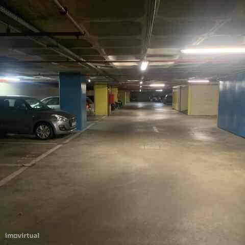 T3 em Olivais com 3 casas de banho e garagem