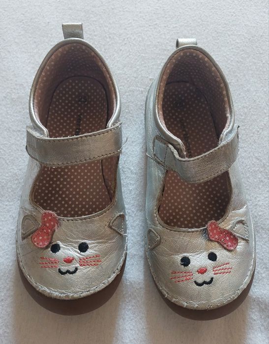 Silver Leather Kitten Shoes, Size 25
