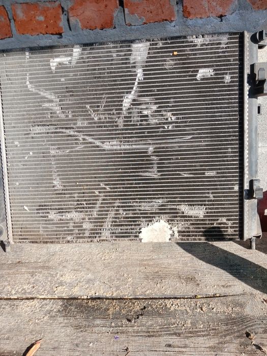 Продам радіатор охолодження нісан прімастар  100