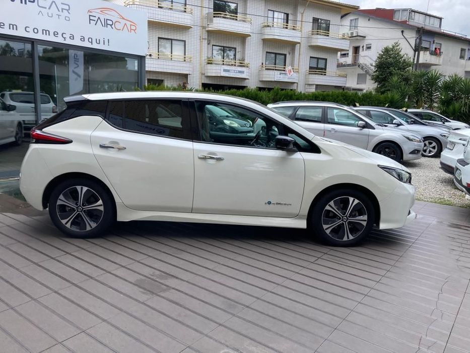 Nissan Leaf N-Connecta Two Tone