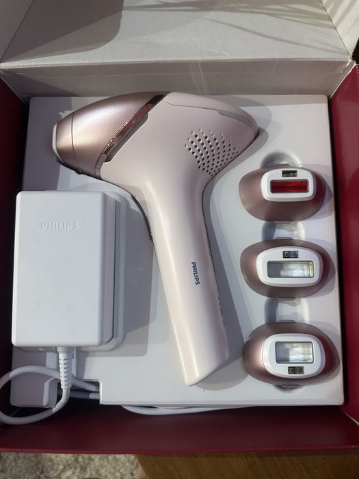Фотоепілятор Philips Lumea 9000