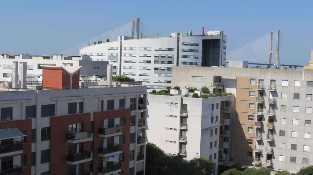 Aluga-se quarto mobilado na Avenida D. João II Parque das NAÇÕES
