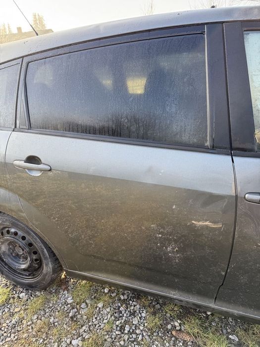 drzwi lewy, prawy tył toyota corolla verso 04-09r.