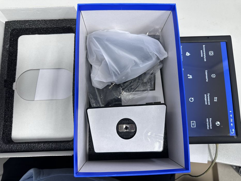 Монітор на авто