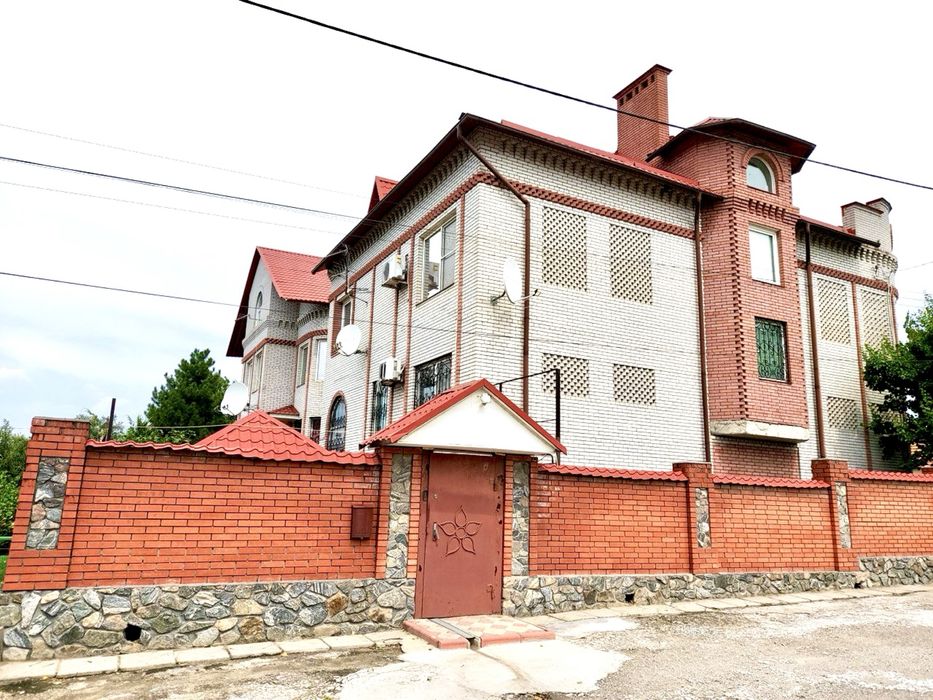 Продається будинок в космічному мк-ні