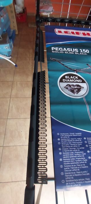 Suszarka na pranie Leifheit Pegasus 150 Solid Slim Black stojąca 15m