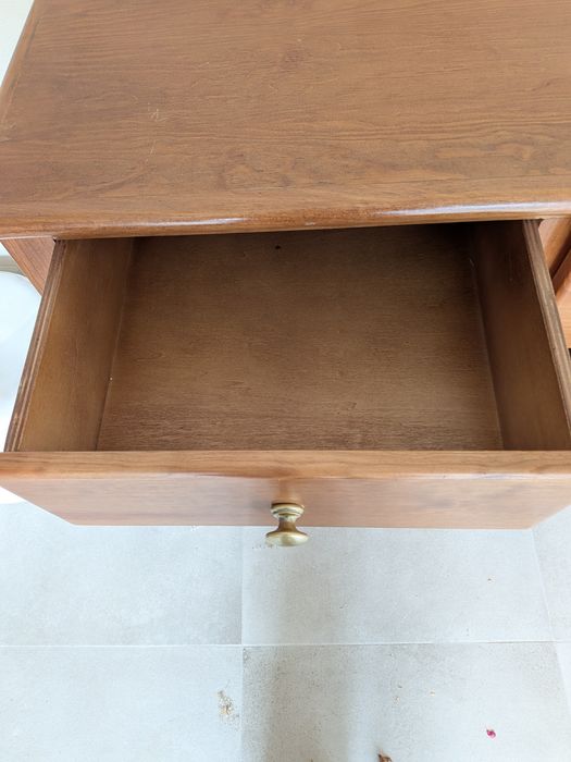 Cómoda + 1  mesa de cabeceira