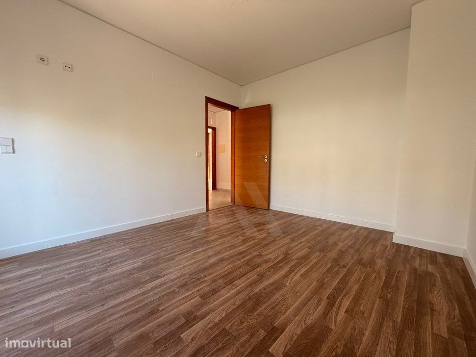 Moradia T4 em Mina de Água, Amadora